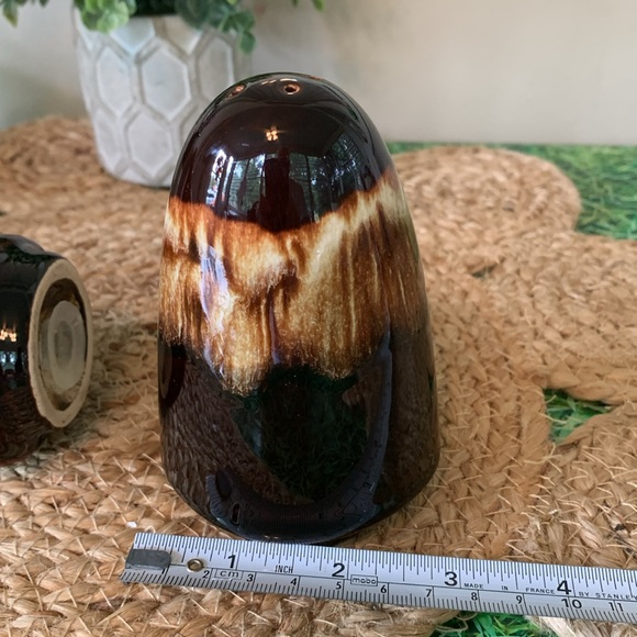 Vintage stoneware pottery, Brown Drip Glaze Salt & Pepper Shaker set, EUC - Picture 6 of 7